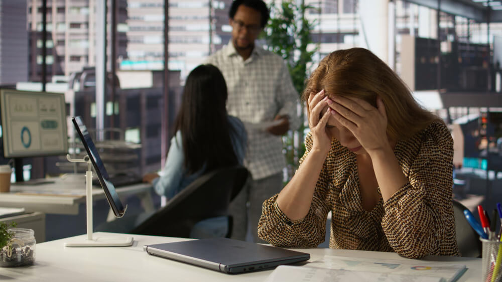 עזיבת מקום עבודה בשל הטרדה מינית - עמדו על זכויותיכם
